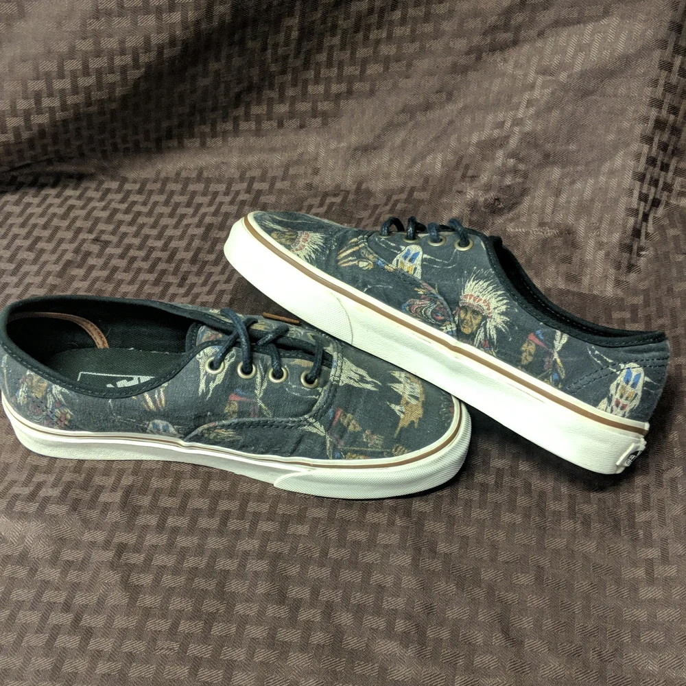 Vans - Picture 9 of 15